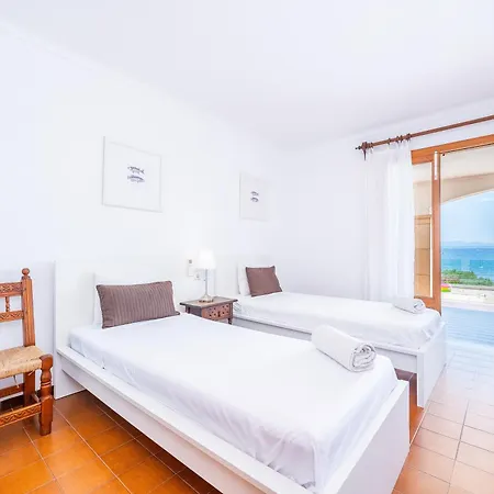Villa Torrens De *